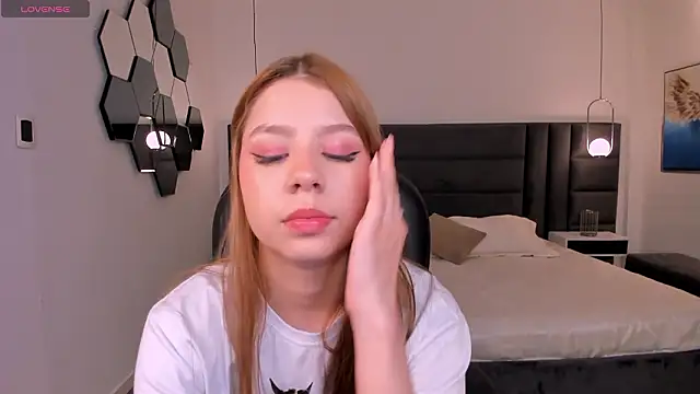 TiffannySins online show from 28, 2, 2026