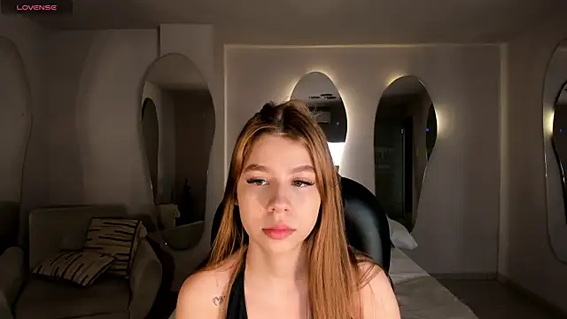 TiffannySins online show from 19, 4, 2026