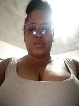 Snapshot of Big_ass_submissive chatting on 30, 9, 2025 Big ass submissive online show from 30, 9, 2025