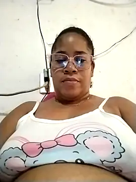 Snapshot of Big_ass_submissive chatting on 7, 10, 2025 Big ass submissive online show from 7, 10, 2025