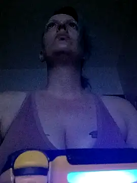 Snapshot of DeziBaby1087 chatting on 9, 4, 2026 DeziBaby1087 online show from 9, 4, 2026