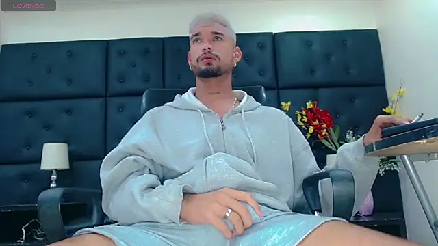 StivBigCock online show from 4, 10, 2025
