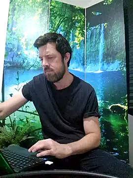 Snapshot of welcome-to-the-jungle chatting on 30, 6, 2026 welcome-to-the-jungle online show from 30, 6, 2026