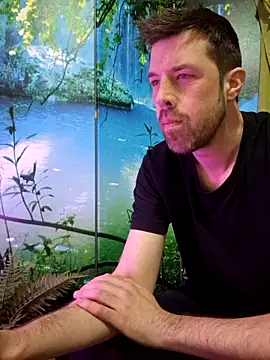 Snapshot of welcome-to-the-jungle chatting on 13, 4, 2026 welcome-to-the-jungle online show from 13, 4, 2026