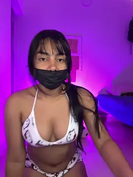 Snapshot of Kyra__Rose chatting on 28, 5, 2026 Kyra Rose online show from 28, 5, 2026