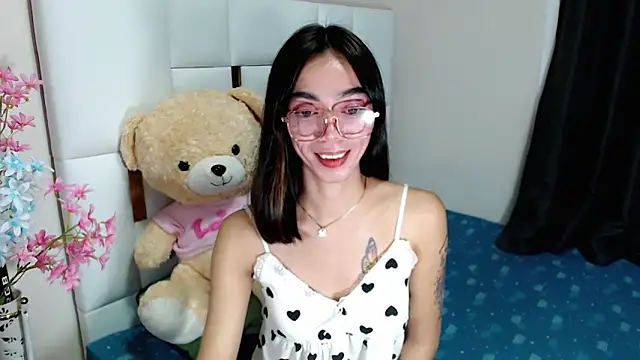 diamondnaked  online show from 8, 9, 2025