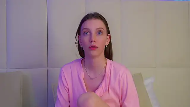 Snapshot of VeronicaVances chatting on 4, 11, 2025 VeronicaVances online show from 4, 11, 2025