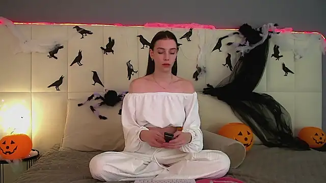 Snapshot of VeronicaVances chatting on 24, 10, 2025 VeronicaVances online show from 24, 10, 2025