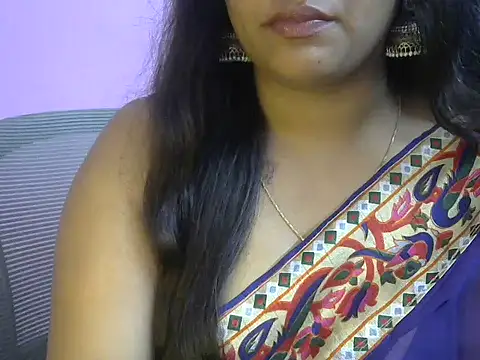 Queenxxx98 online show from 24, 3, 2026