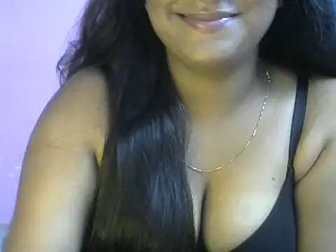 Queenxxx98 online show from 15, 4, 2026