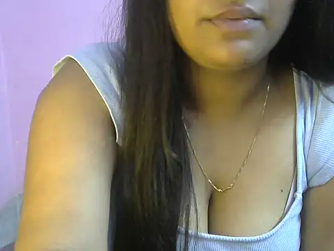 Queenxxx98 online show from 3, 2, 2026