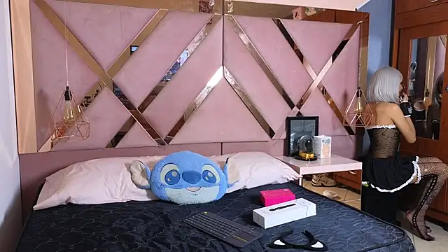 Sophia moo  online show from 2, 10, 2025