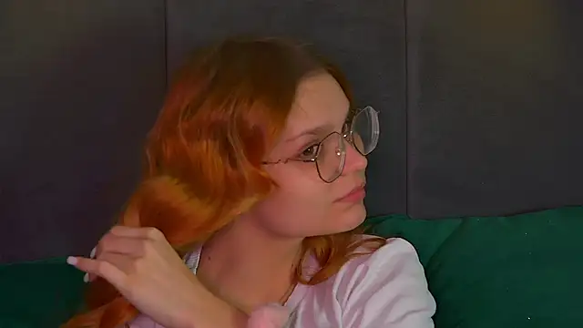 Snapshot of BellaMarebelle chatting on 5, 10, 2025 BellaMarebelle online show from 5, 10, 2025