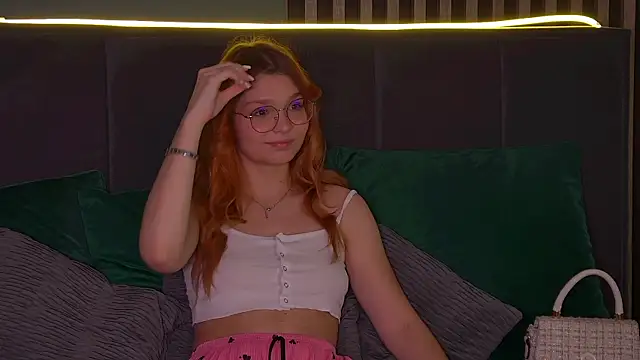 Snapshot of BellaMarebelle chatting on 21, 9, 2025 BellaMarebelle online show from 21, 9, 2025