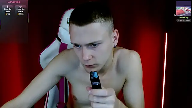 Snapshot of Xavier_Night81 chatting on 12, 10, 2025 Xavier Night81 online show from 12, 10, 2025