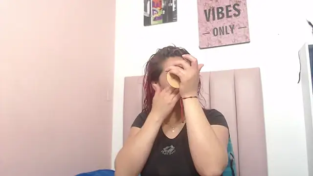 Chloe Wiild online show from 2, 11, 2025