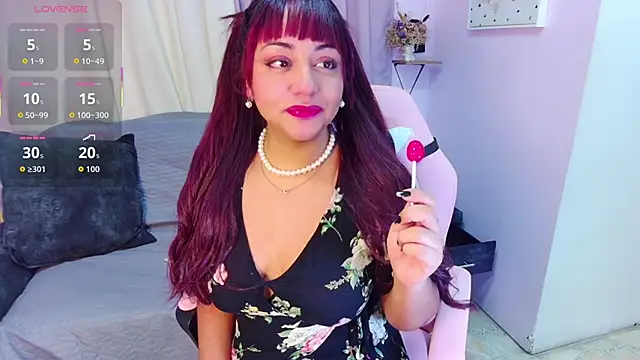 Snapshot of DaniniAnderson chatting on 13, 10, 2025 DaniniAnderson online show from 13, 10, 2025