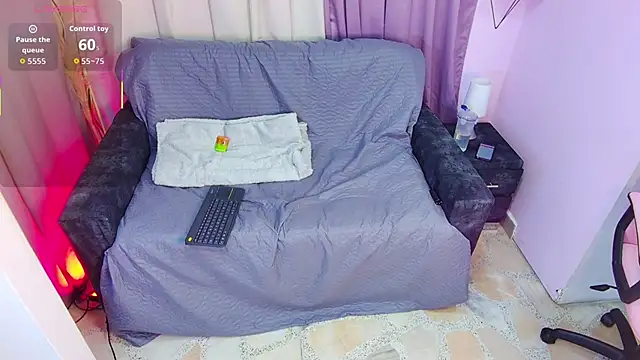 Snapshot of DaniniAnderson chatting on 15, 10, 2025 DaniniAnderson online show from 15, 10, 2025