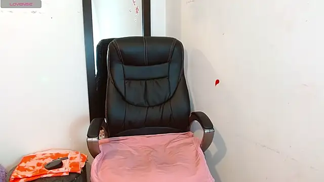 Snapshot of christin_lake chatting on 19, 11, 2025 christin lake online show from 19, 11, 2025