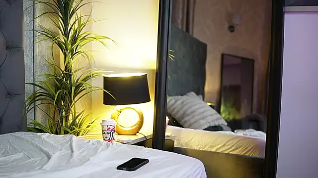 Snapshot of MiamiCoffee chatting on 17, 11, 2025 MiamiCoffee online show from 17, 11, 2025