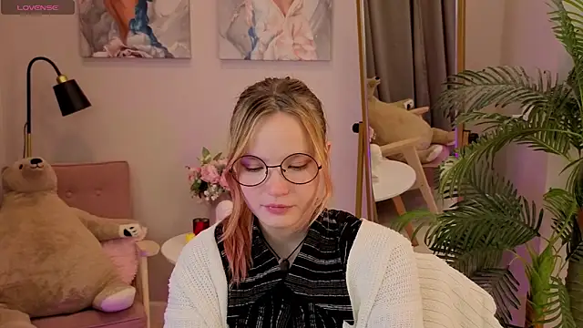 Snapshot of Ginger_Emma chatting on 30, 9, 2025 Ginger Emma online show from 30, 9, 2025