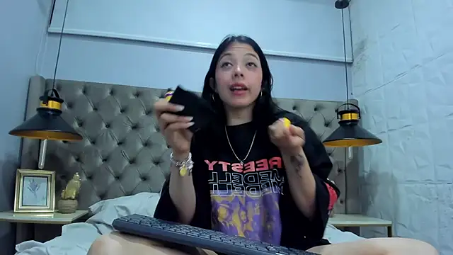 Cloe Miiller  online show from 4, 10, 2025