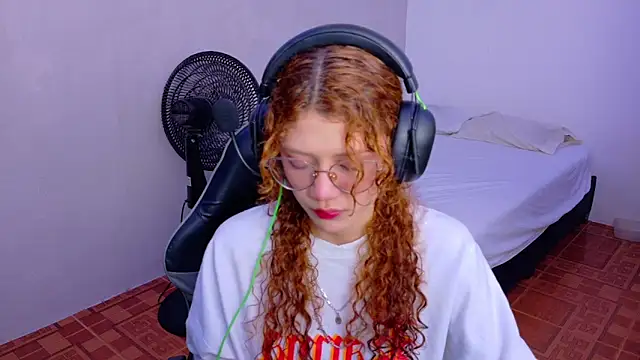 Snapshot of Birdie_0 chatting on 10, 9, 2025 Birdie 0 online show from 10, 9, 2025
