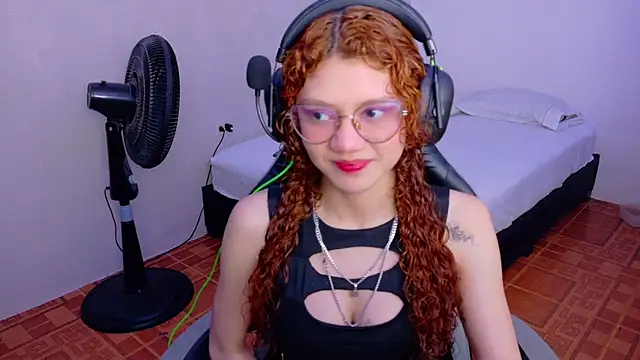 Snapshot of Birdie_0 chatting on 9, 9, 2025 Birdie 0 online show from 9, 9, 2025