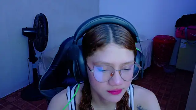 Snapshot of Birdie_0 chatting on 20, 9, 2025 Birdie 0 online show from 20, 9, 2025