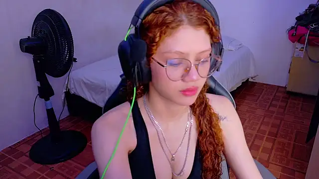 Snapshot of Birdie_0 chatting on 15, 10, 2025 Birdie 0 online show from 15, 10, 2025