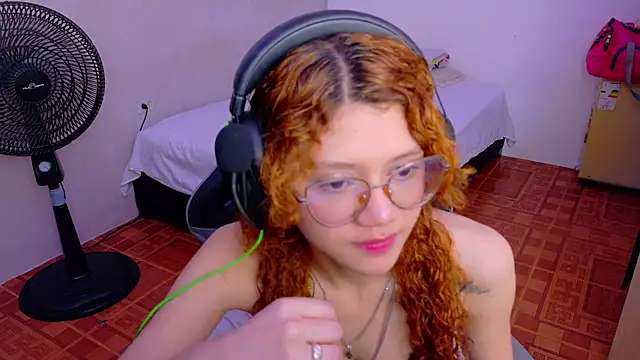 Snapshot of Birdie_0 chatting on 27, 9, 2025 Birdie 0 online show from 27, 9, 2025