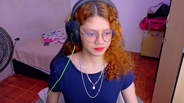Snapshot of Birdie_0 chatting on 2, 10, 2025 Birdie 0 online show from 2, 10, 2025