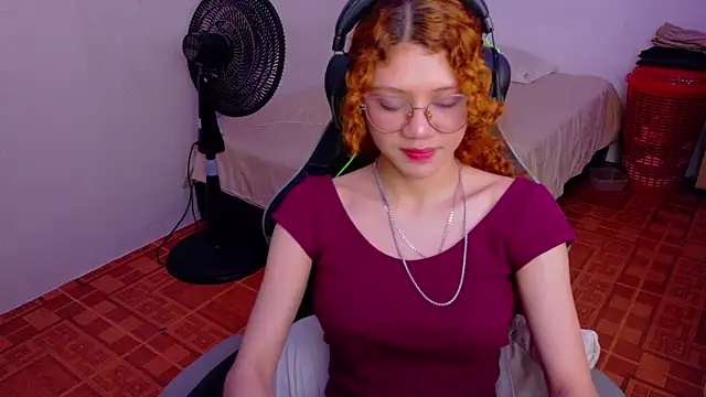 Snapshot of Birdie_0 chatting on 23, 9, 2025 Birdie 0 online show from 23, 9, 2025