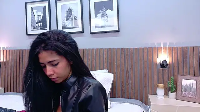 luna roja25 online show from 6, 3, 2026