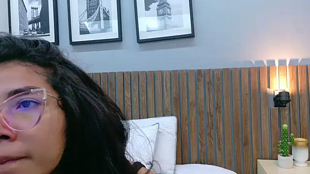 luna roja25 online show from 6, 1, 2026