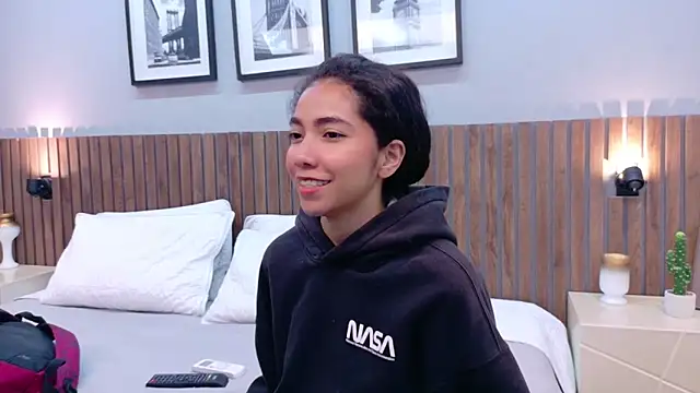 luna roja25 online show from 4, 3, 2026