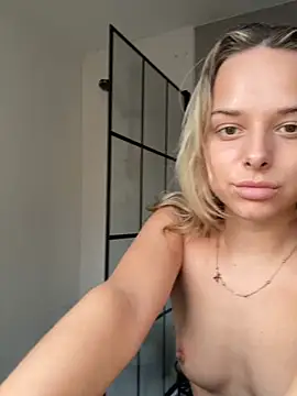 KayleeBella online show from 4, 3, 2026