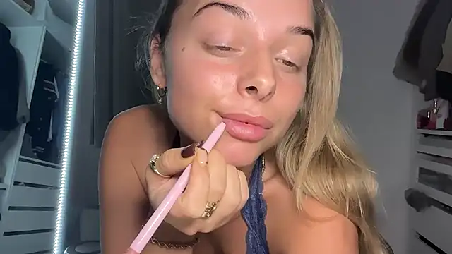 KayleeBella online show from 22, 10, 2025