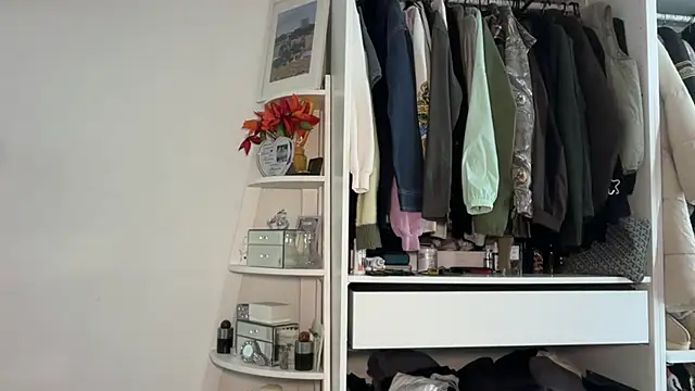 KayleeBella online show from 7, 4, 2026