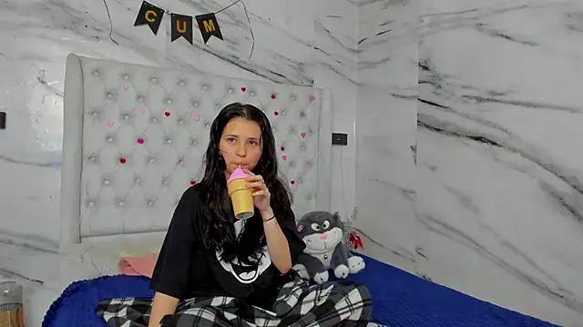Ari and Storm online show from 3, 5, 2026