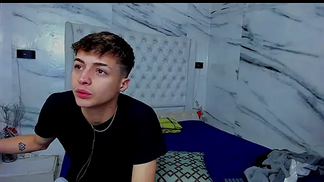 Ari and Storm online show from 25, 11, 2025