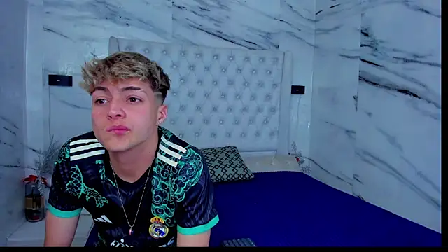 Ari and Storm online show from 22, 10, 2025