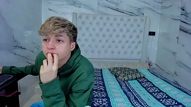 Ari and Storm online show from 10, 10, 2025