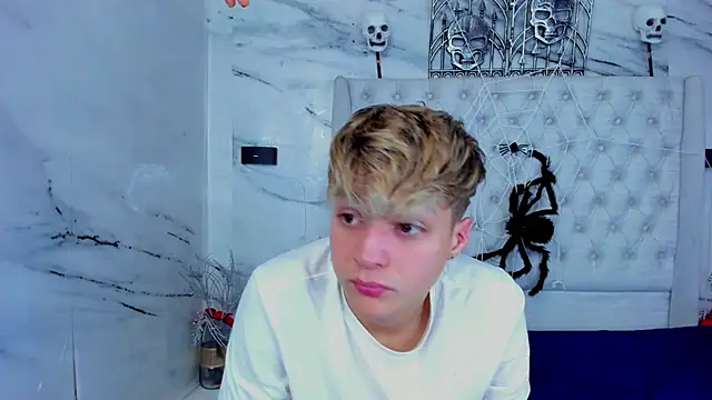 Ari and Storm online show from 1, 11, 2025