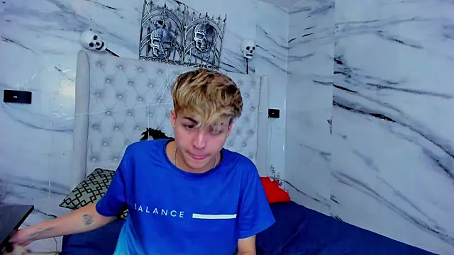 Ari and Storm online show from 8, 11, 2025