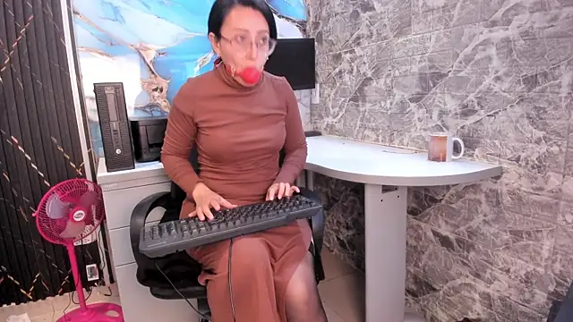 Scarlett 14  online show from 16, 1, 2026