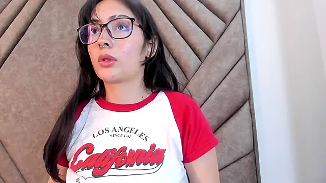Mythical Girll online show from 26, 9, 2025