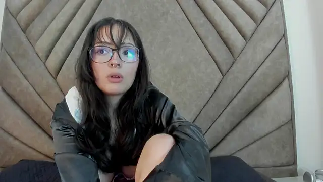 Mythical Girll online show from 18, 9, 2025