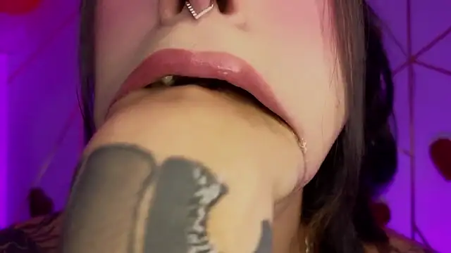 Hollyxx  online show from 4, 3, 2026