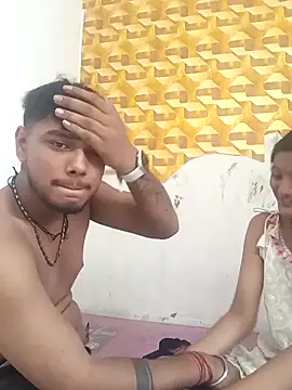 Snapshot of romantic_couple1 chatting on 23, 9, 2025 romantic couple1 online show from 23, 9, 2025